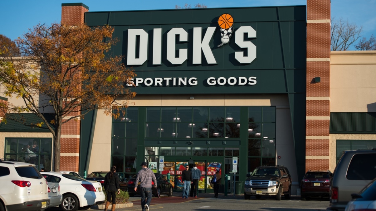 Dick’s Sporting Goods pulling guns, hunting gear from more of its stores
