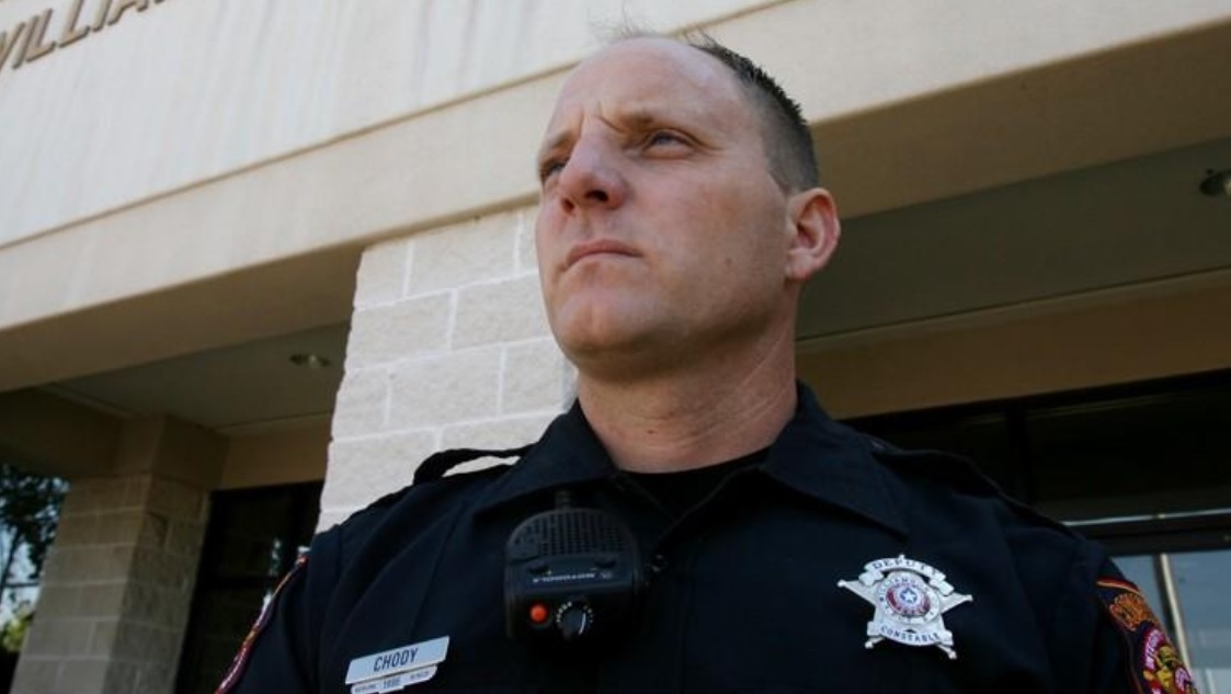Texas sheriff tracks down the Florida deputy that changed his life