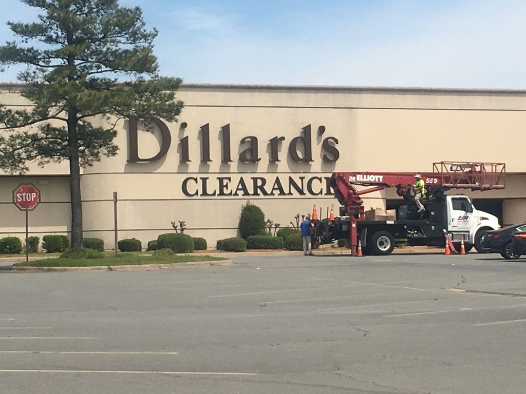 Dillard’s transitioning into clearance center