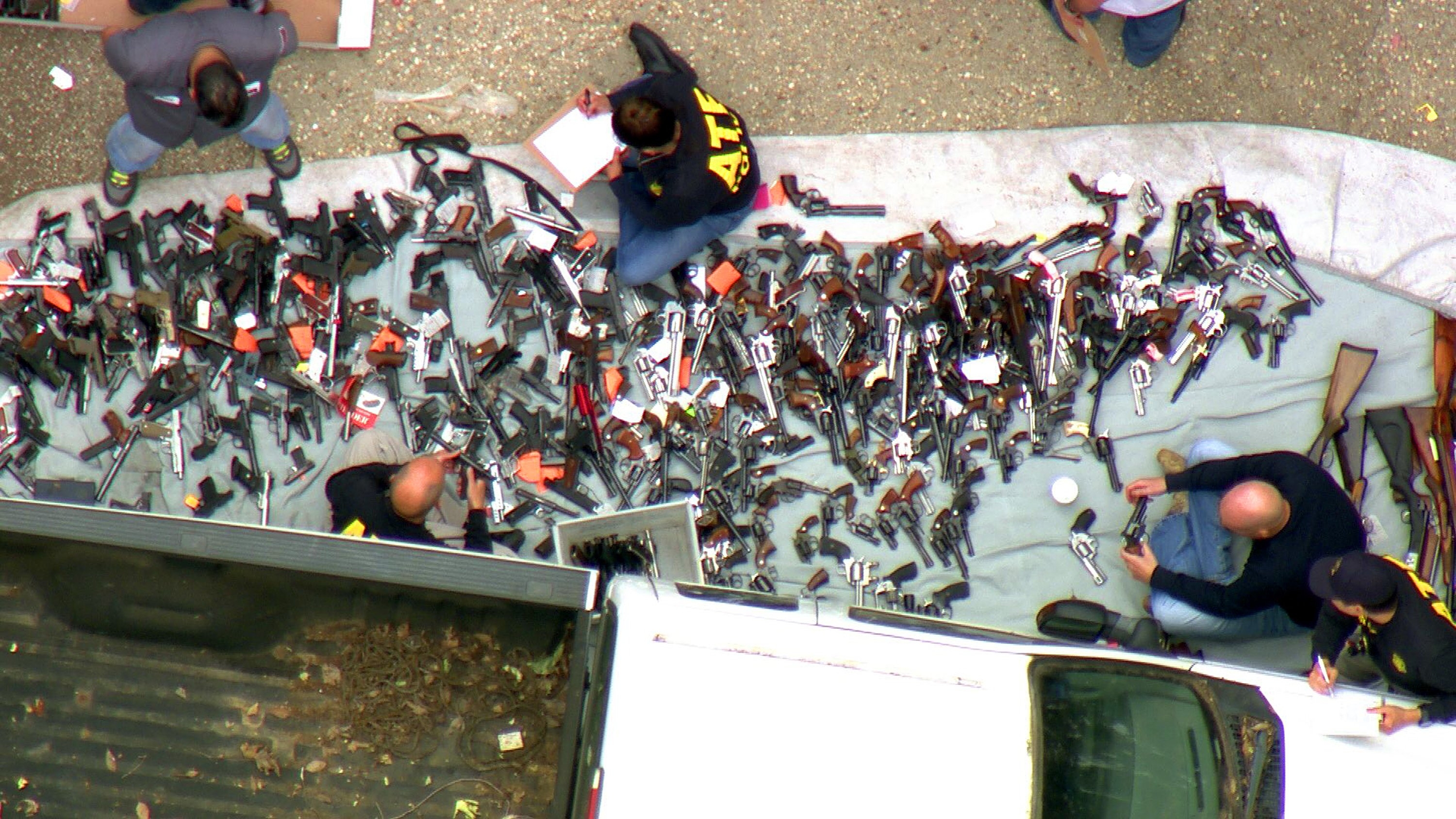 Police seize more than 1,000 guns, rifles from Los Angeles mansion