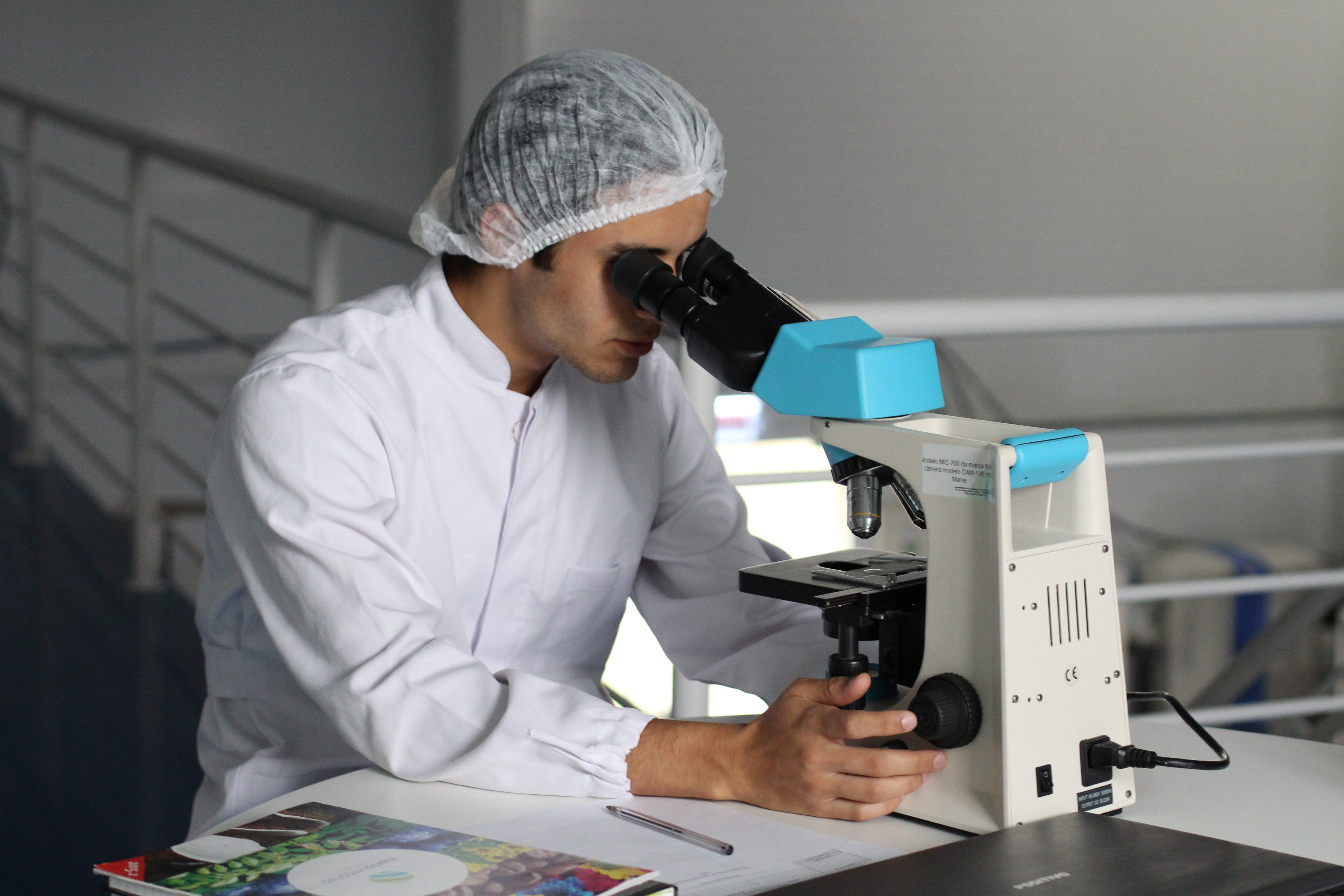 Humans could routinely live past 100 thanks to new medical advances, report says