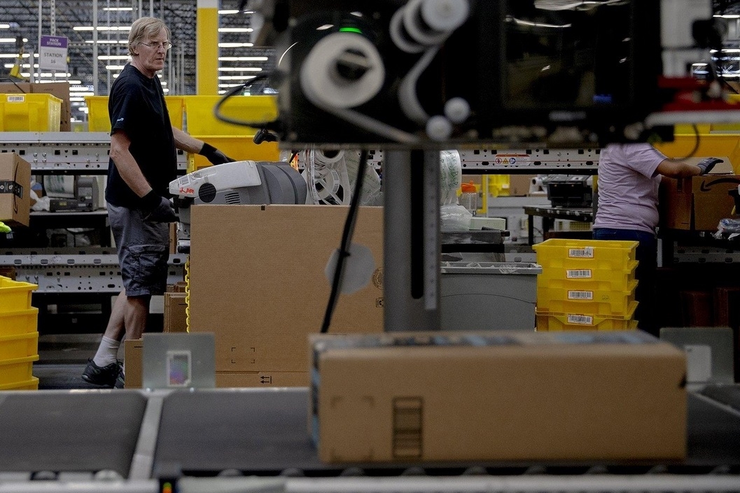 At Texas warehouse, Amazon delivery ambitions on display