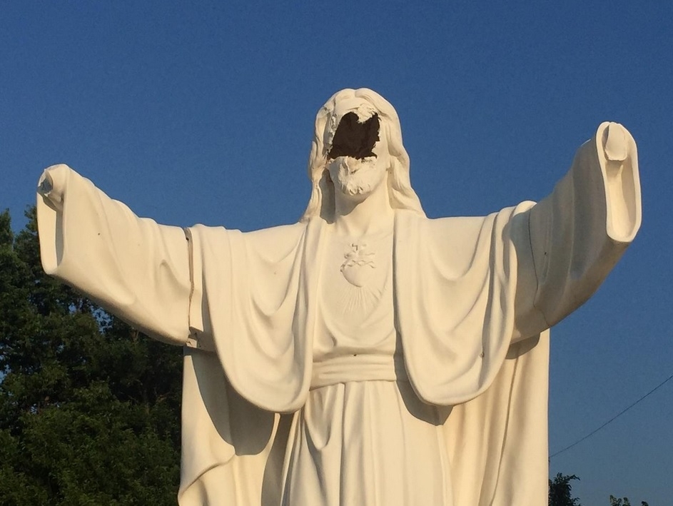 At Illinois park, face of Jesus statue gets bashed in