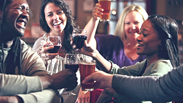 Council committee OK’s limited outdoor drinking