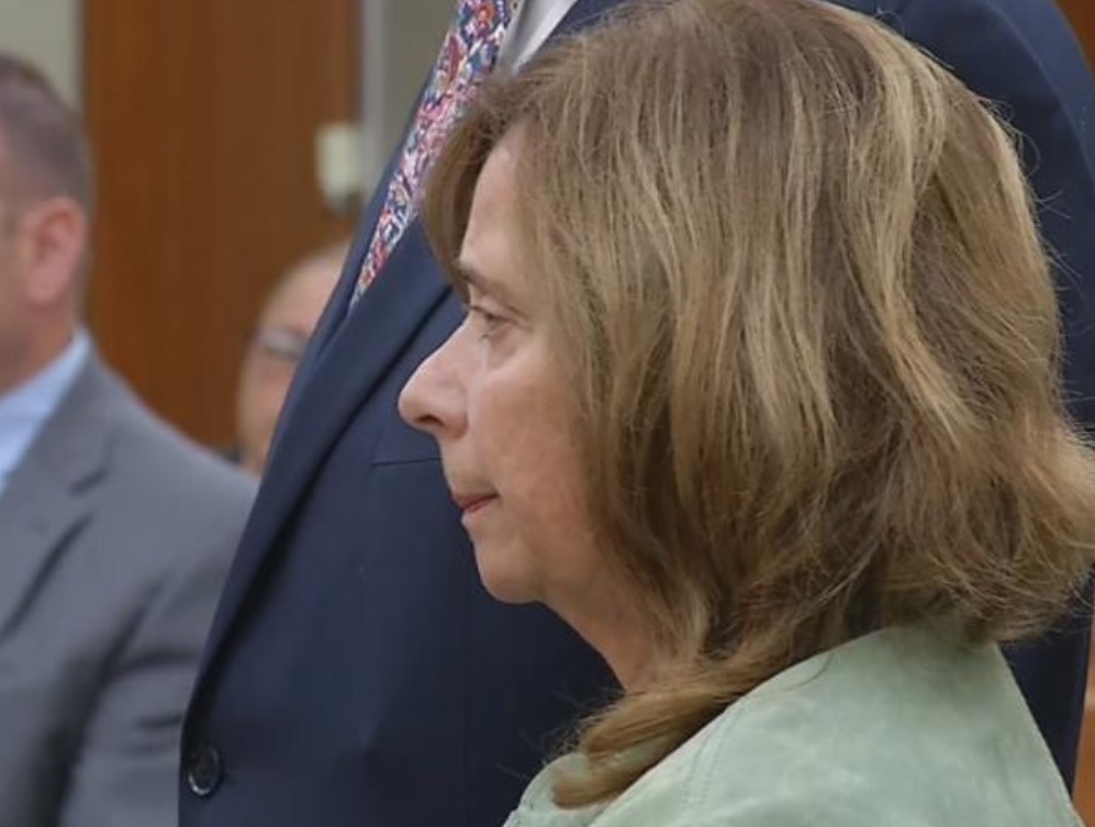 A R.I. man who drove drunk in 1984 killed a woman. Now his wife is charged with the same offense
