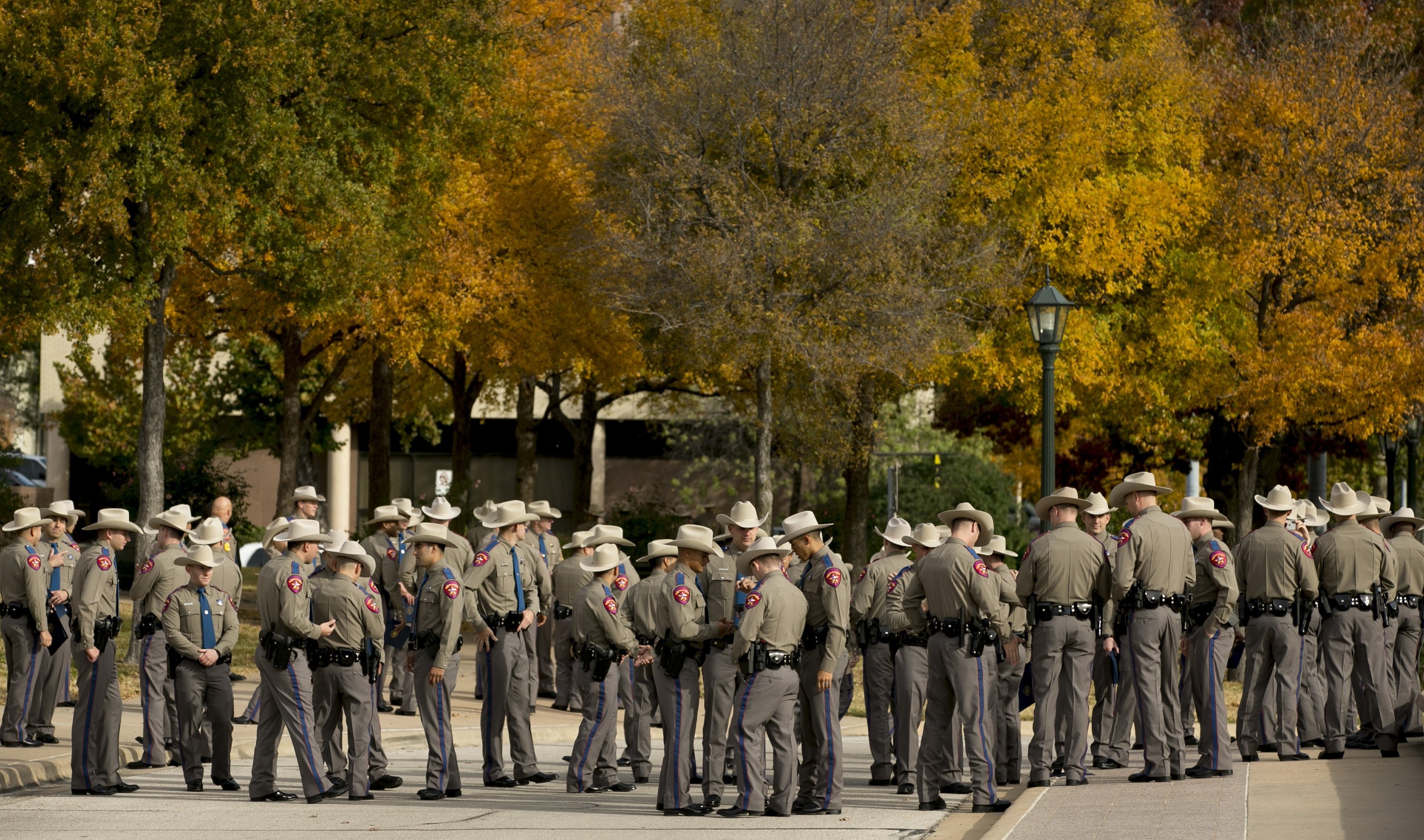 Texas state troopers given waistline limits: 35 inches for women, 40 inches for men
