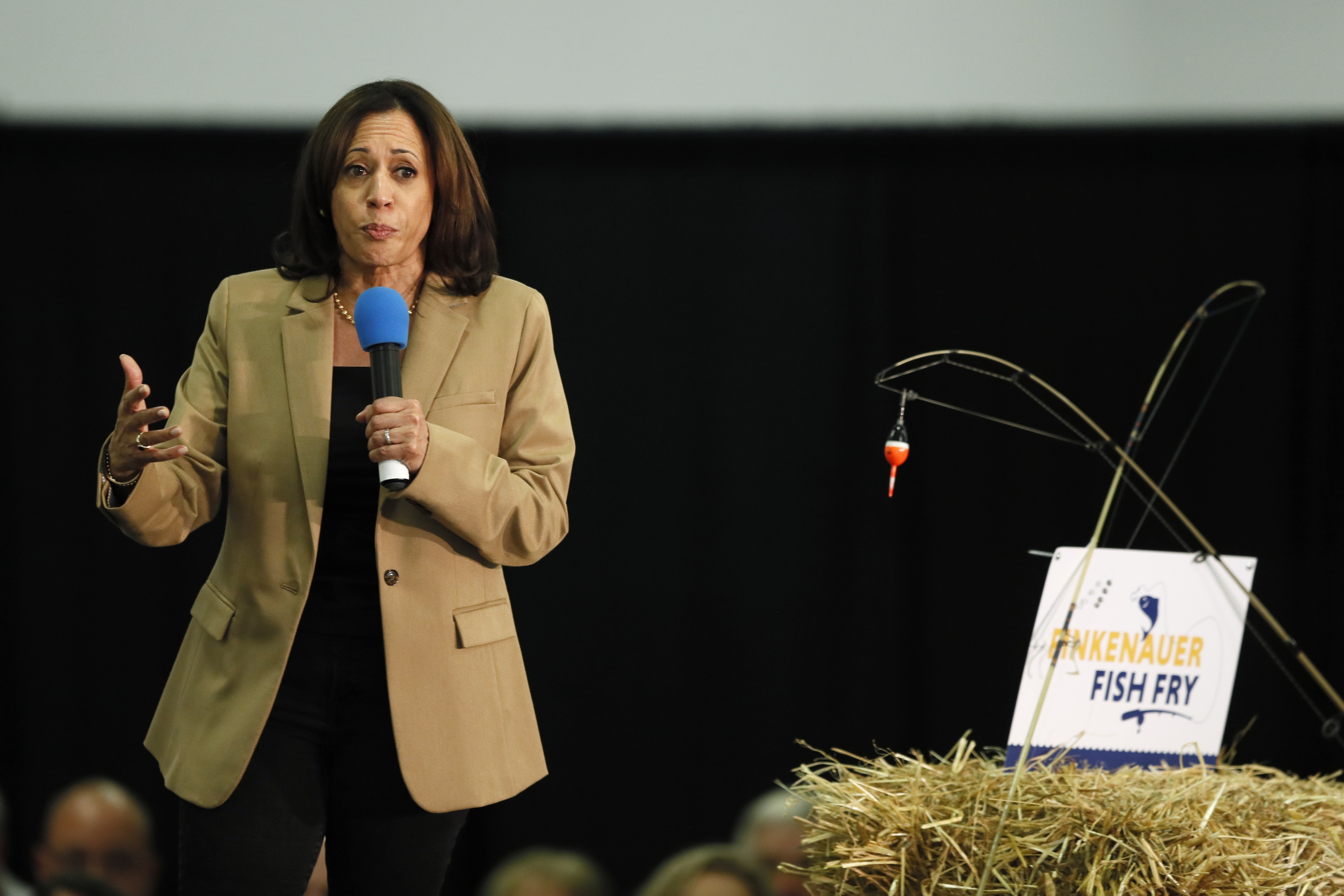Kamala Harris proposes keeping schools open until 6 p.m.