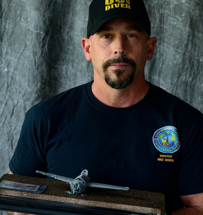 Florida diver discovers 70-year-old plane in river
