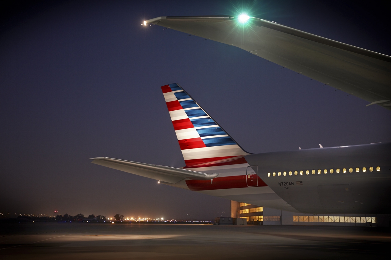 WATCH: American Airlines flight skids off snowy Chicago runway