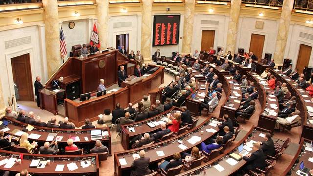 Arkansas lawmakers begin ’19 session