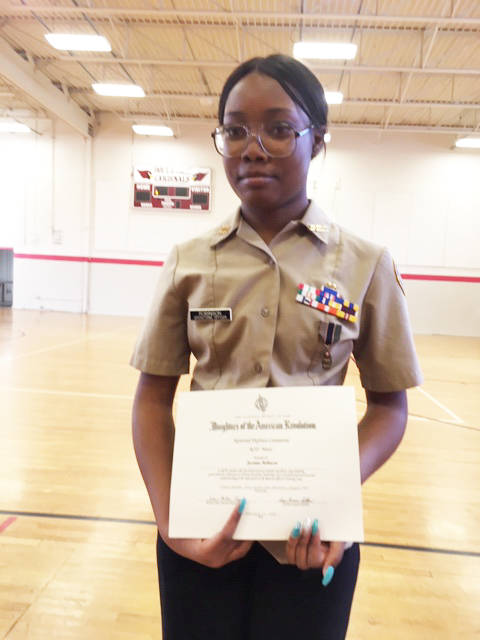 DAR presents medals to ROTC members