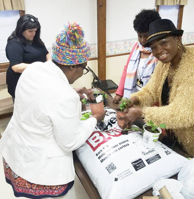 New Horizons Extension Homemaker Club meets