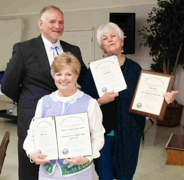 VA presents certificate to Arkansas Society U.S.D. 1812