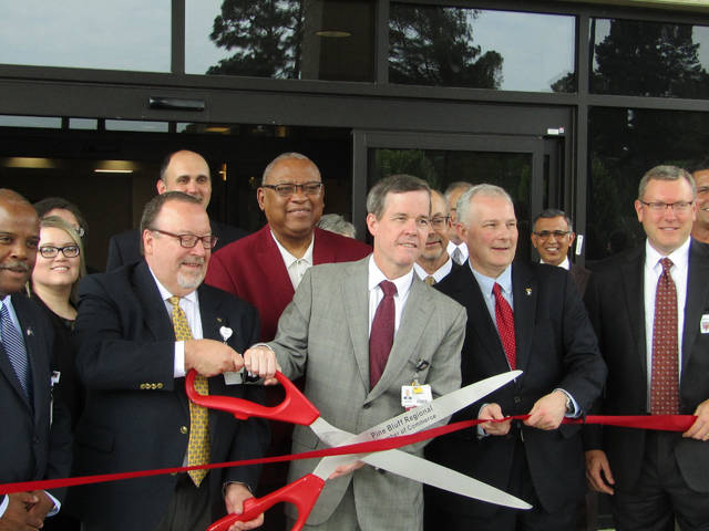 Ribbon cutting celebrates official opening of UAMS Family Medical Center at Pine Bluff