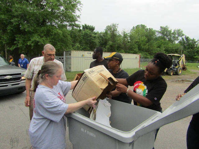 Students pitch in at recycling event