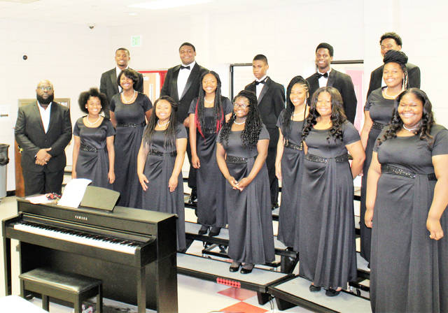 Dollarway students receive band, choir awards