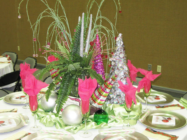 Auxiliary to present Christmas Luncheon, Festival of Tables