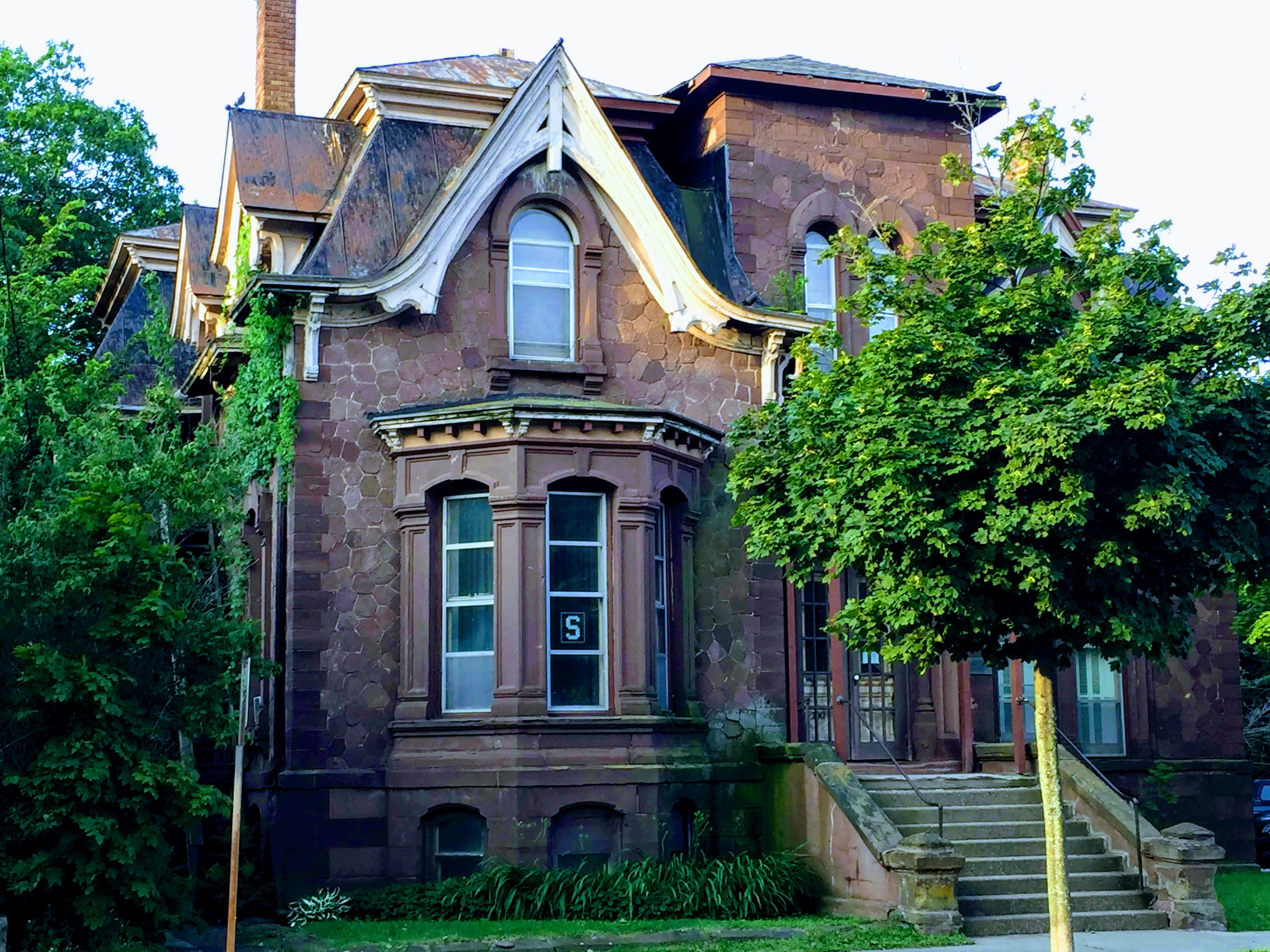 Dear Monty column: Do unkempt neighborhood homes affect my home’s value?