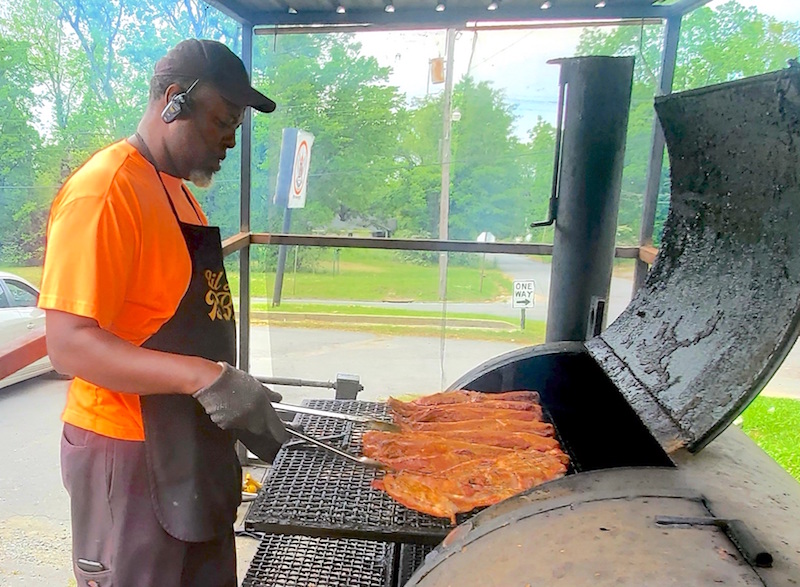 Pine Bluff restaurant owner gives away hundreds of free meals
