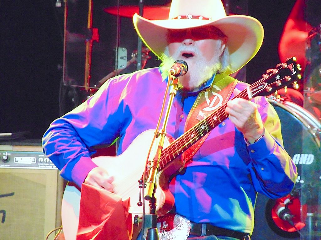 Legendary country star Daniels dead at 83