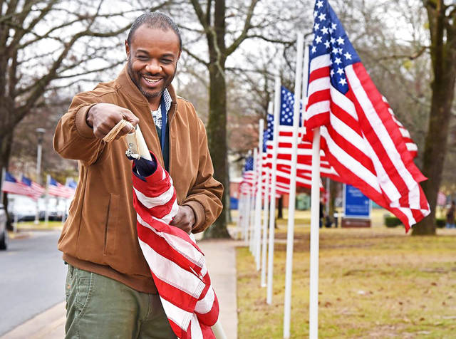 U.S.D. 1812 assists with Avenue of Flags