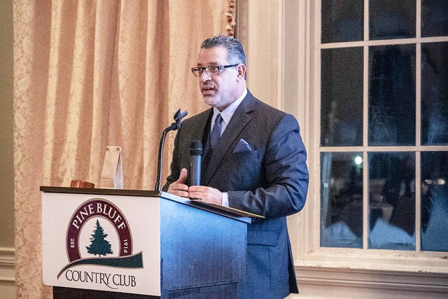 Chamber speaker promotes keys to enhance community