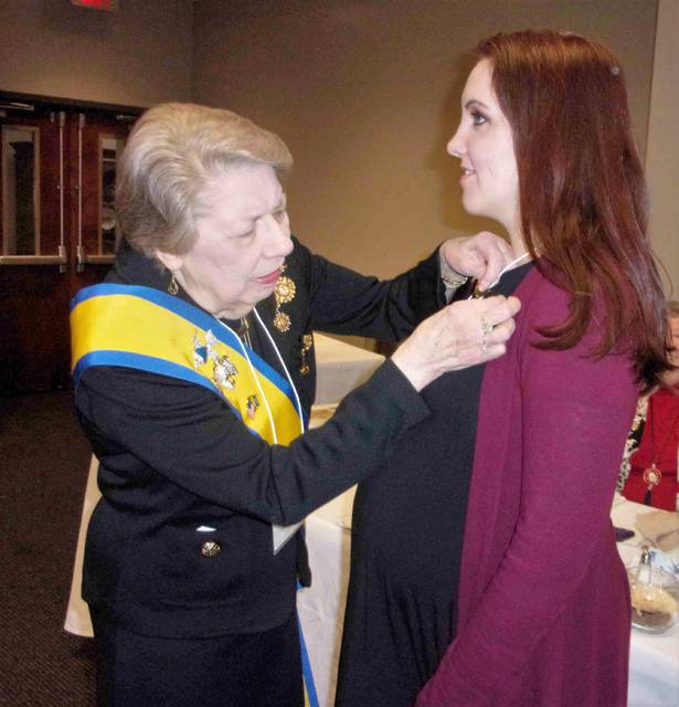Arkansas Society Colonial Dames honor outstanding junior