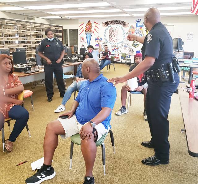 Pine Bluff High School students, PBICVR discuss police issues