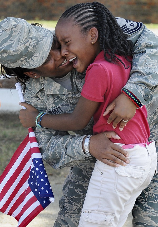 Soldier Mom Surprises Daughter At Alabama School Chattanooga Times