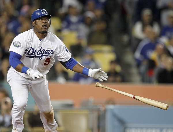 Dee Gordon has three hits, three RBIs in Dodgers' 7-2 win over