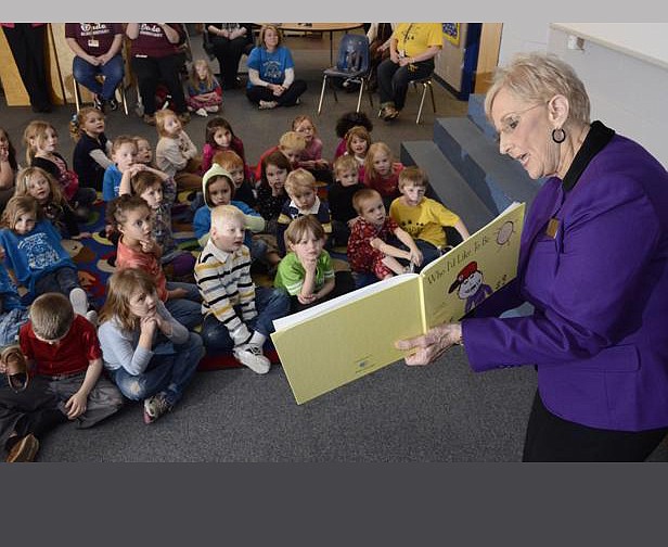 Promoting literacy: Georgia's first lady reads to elementary students ...