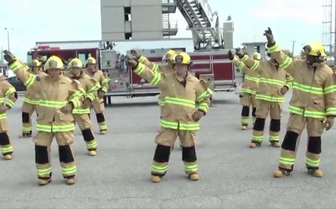 Firefighter Flapper Video: Chattanooga firefighter flash mob dances to