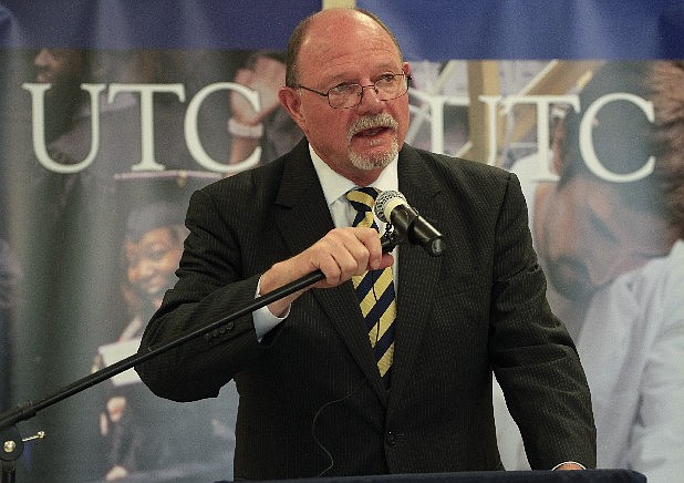 Ex-chancellor Brown relaxing, keeping tabs on UTC | Chattanooga Times ...