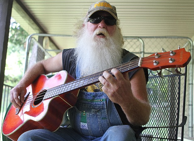 Backwoods Tennessee man turns dance with raccoon into Internet ...
