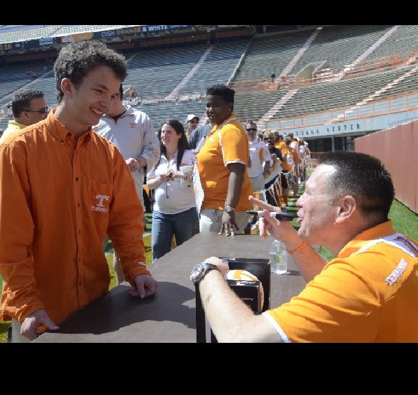 Tens of thousands turn out for Tennessee Vols spring game Chattanooga