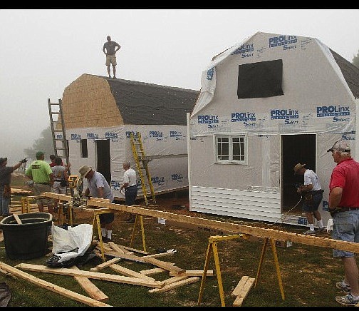 Building on faith: Dozens of workers come from across the South to help ...