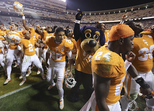 Freshman Barnett Up To Nine Sacks For Tennessee Vols | Chattanooga ...