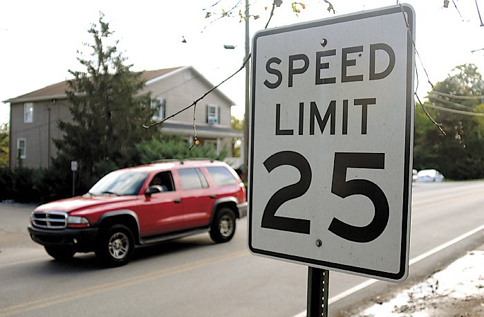 Staff Photo by Angela Lewis
A vehicle drives past a speed limit sign on Mississippi Avenue in Signal Mountain.