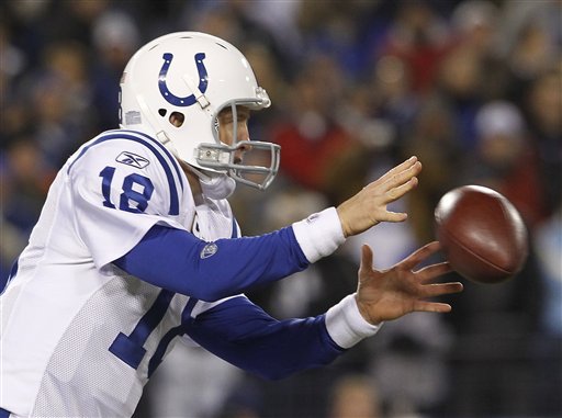 Manning throws for 319, Colts beat Titans 30-28