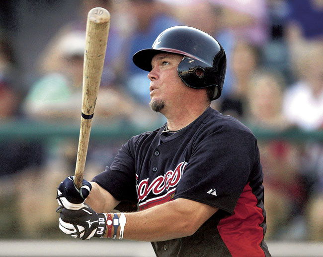 This Day in Braves History: Dan Uggla extends hitting streak to 30