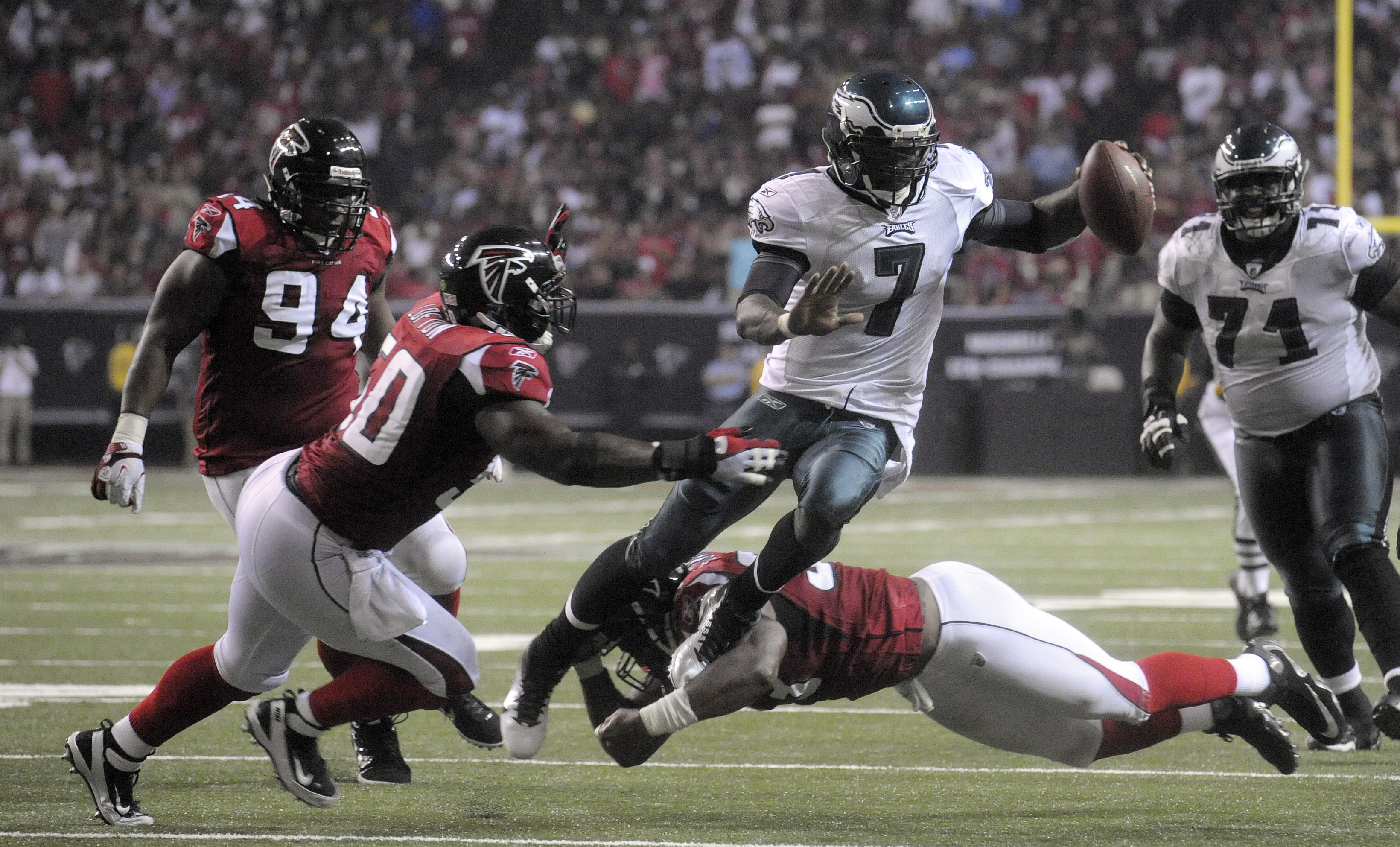 Sunday Night Football: Michael Vick Injured; Falcons Defeat Eagles, 35-31 