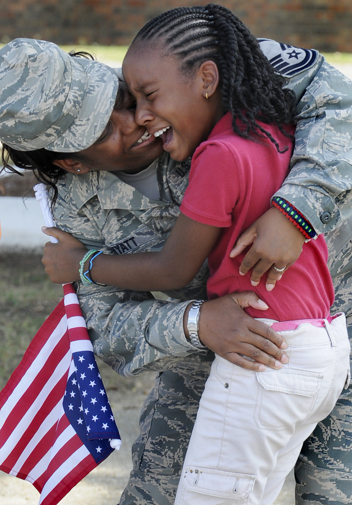 Soldier Mom Surprises Daughter At Alabama School Chattanooga Times Free Press