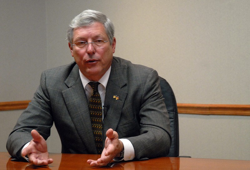 Former Tennessee Democratic Party Chairman Bob Tuke speaks at a Times Free Press in this file photo.