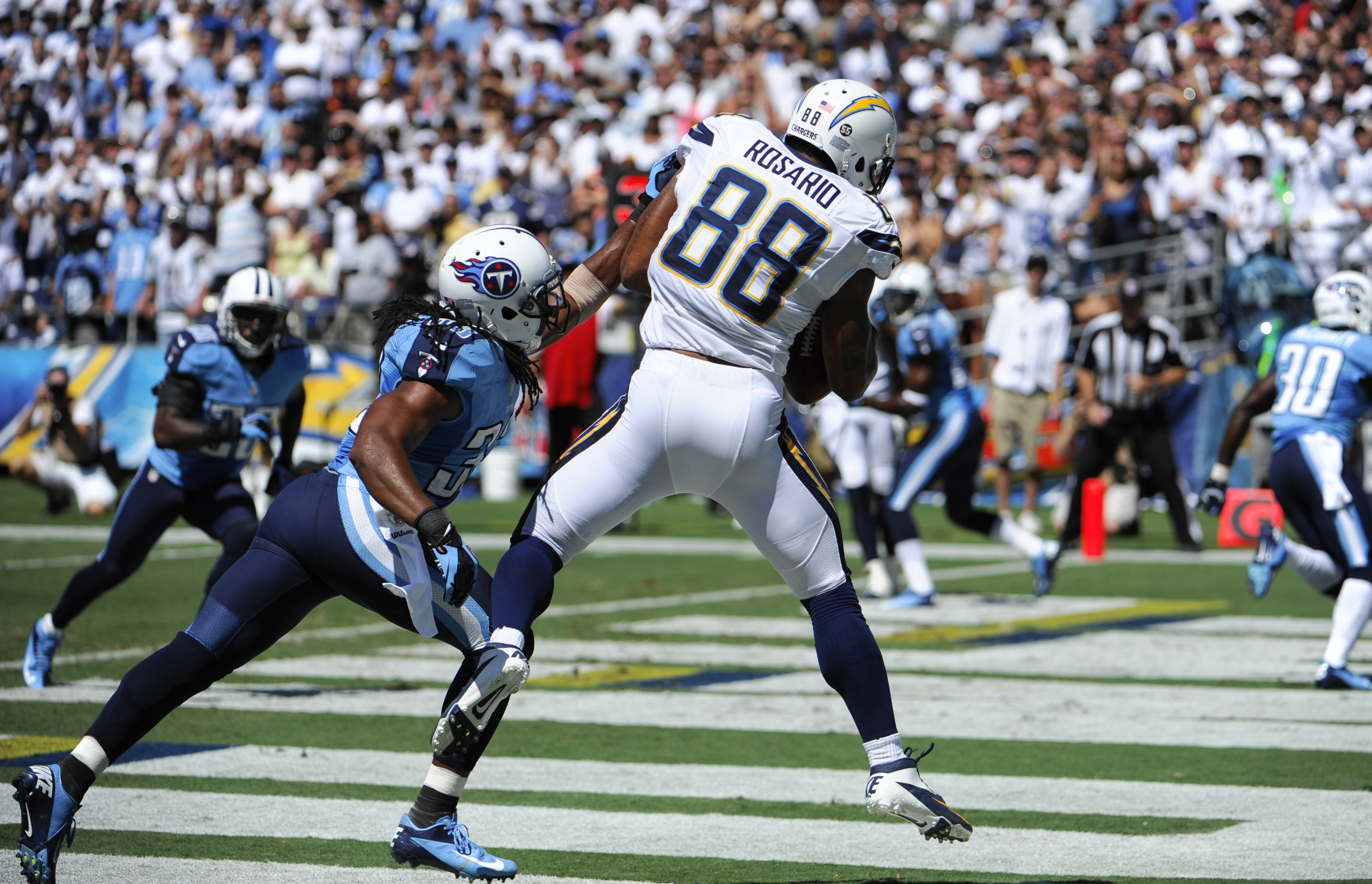 Rosario has 3 TD catches in Bolts' 38-10 win over the Tennessee Titans