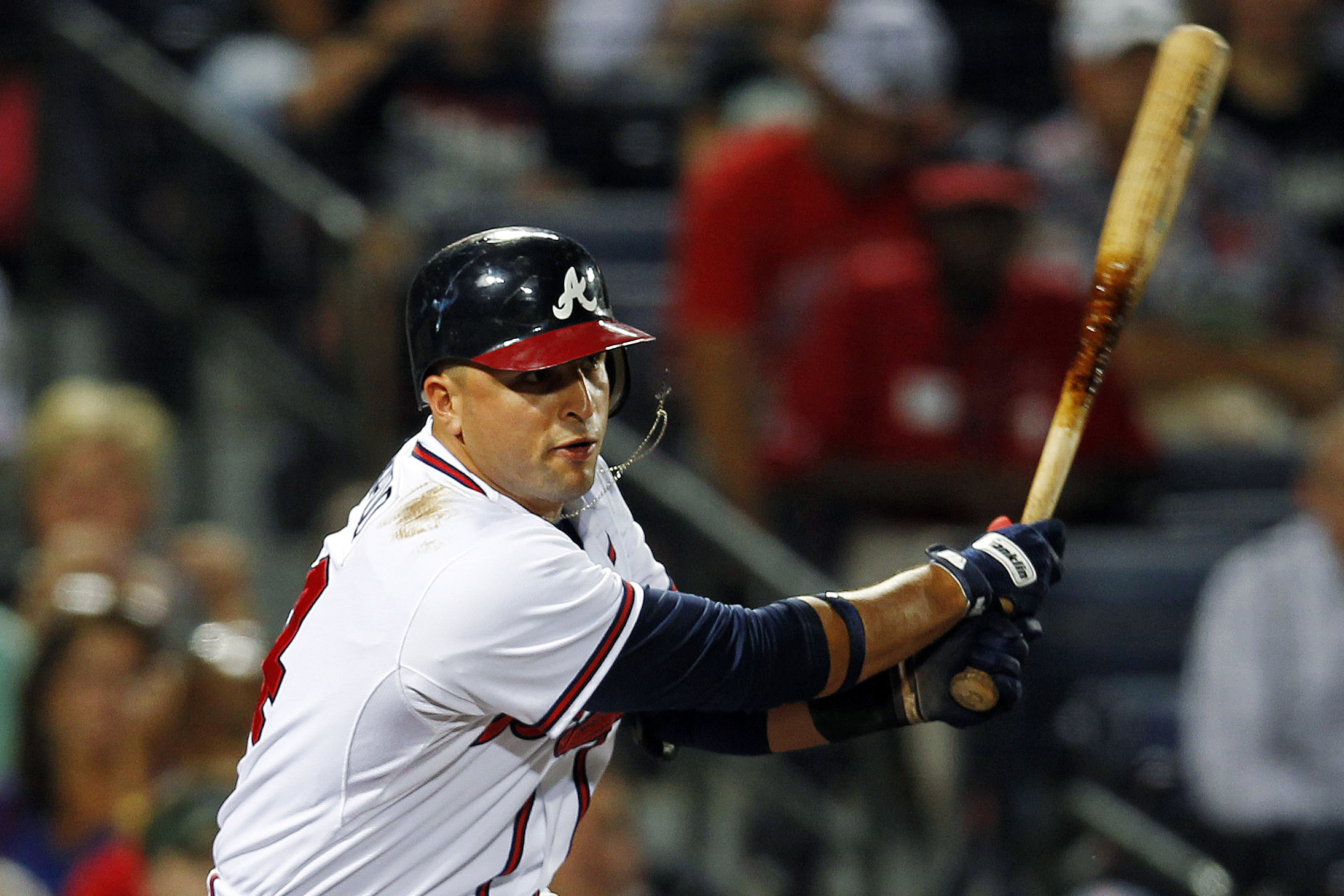 Prado's late homer lifts Braves