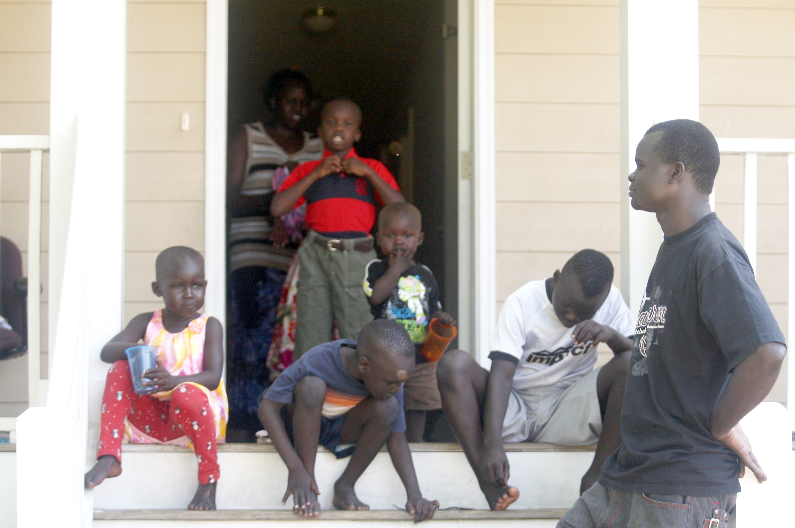 The surviving tradition of hand-washing clothes in Sudan - Global Times