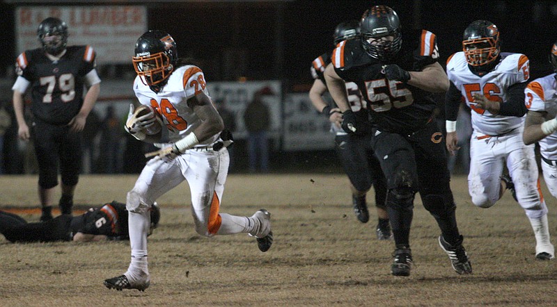 South Pittsburg's Kahlil Mitchell (28) outruns Coalfield's Zach Stewart (55) and the rest of the Yellow Jackets' defense en route to a 42-yard touchdown.