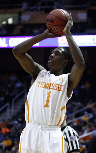 Tennessee guard Josh Richardson (1) shoots past Morehead State's