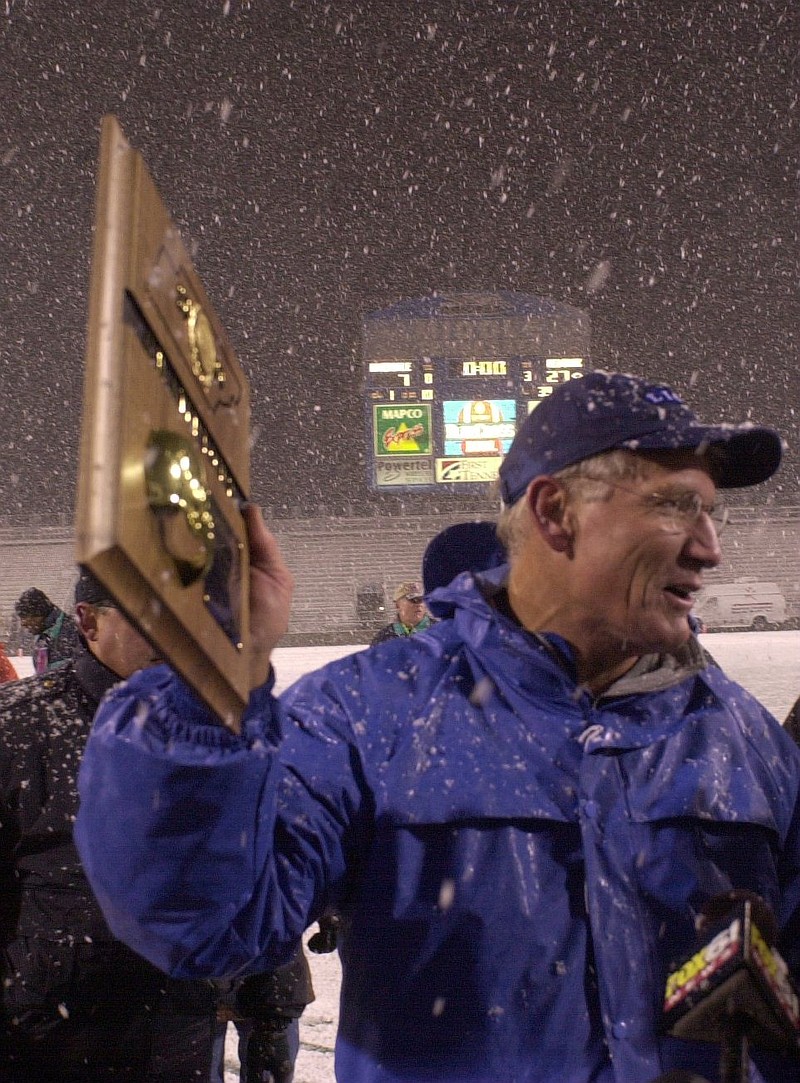 Former Red Bank coach Tom Weathers hoists the team's 5-A state championship plaque in 2000 after defeating Riverdale. The current team hopes to restore the program's glory.