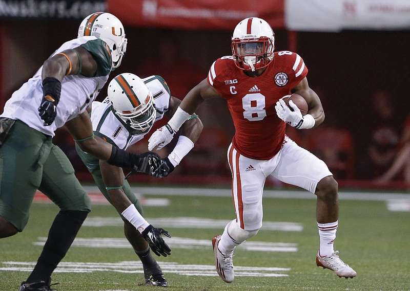 All-Big Ten RB Ameer Abdullah returning to Nebraska for 2014 